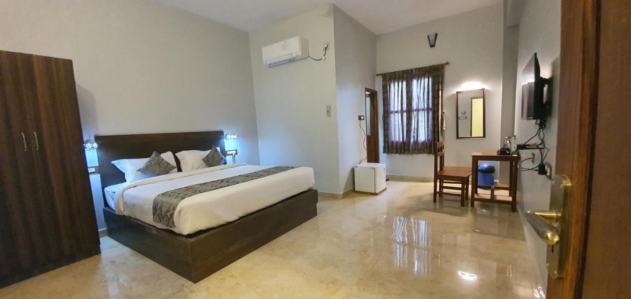 Le Supreme Inn Pondicherry Exteriör bild